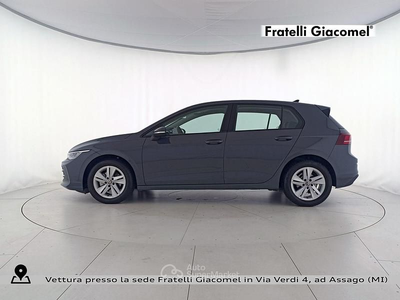 Usata VW Golf VIII Life 116 CV (85 kW) 2025 Dolphin grey metallizzato Berlina