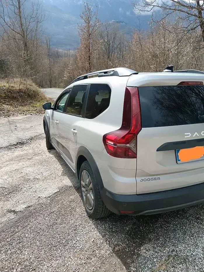 Usata Dacia Jogger 101 CV (74 kW) 2023 Grigio Monovolume