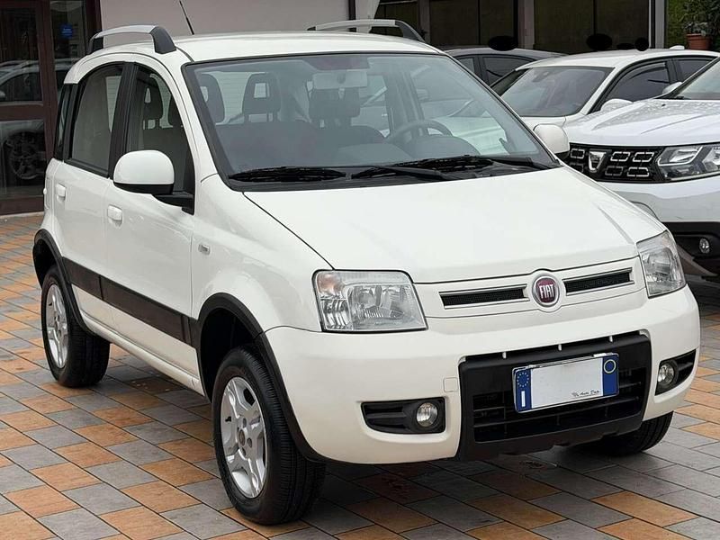 Usata Fiat Panda 4x4 Climbing 75 CV (55 kW) 2011 Bianco divino Utilitaria