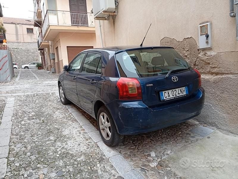 Usata Toyota Corolla 2003 Blu Berlina