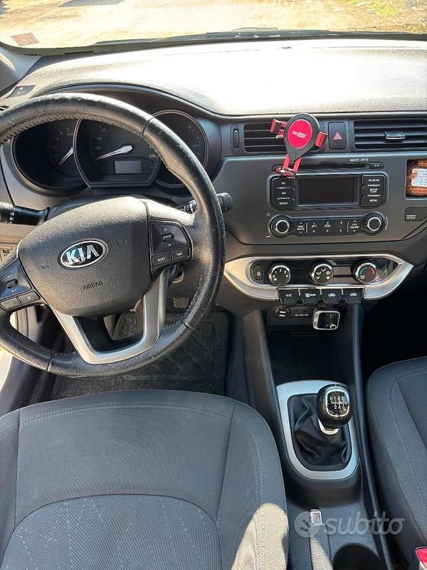 Usata Kia Rio 75 CV (55 kW) 2013 Bianco Berlina