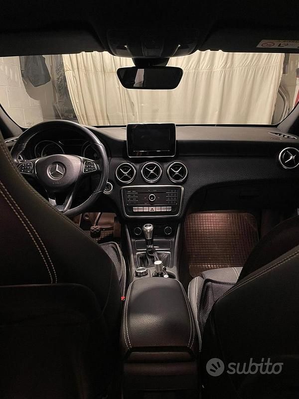 Usata Mercedes A180 Executive 122 CV (89 kW) 2017 Grigio Utilitaria