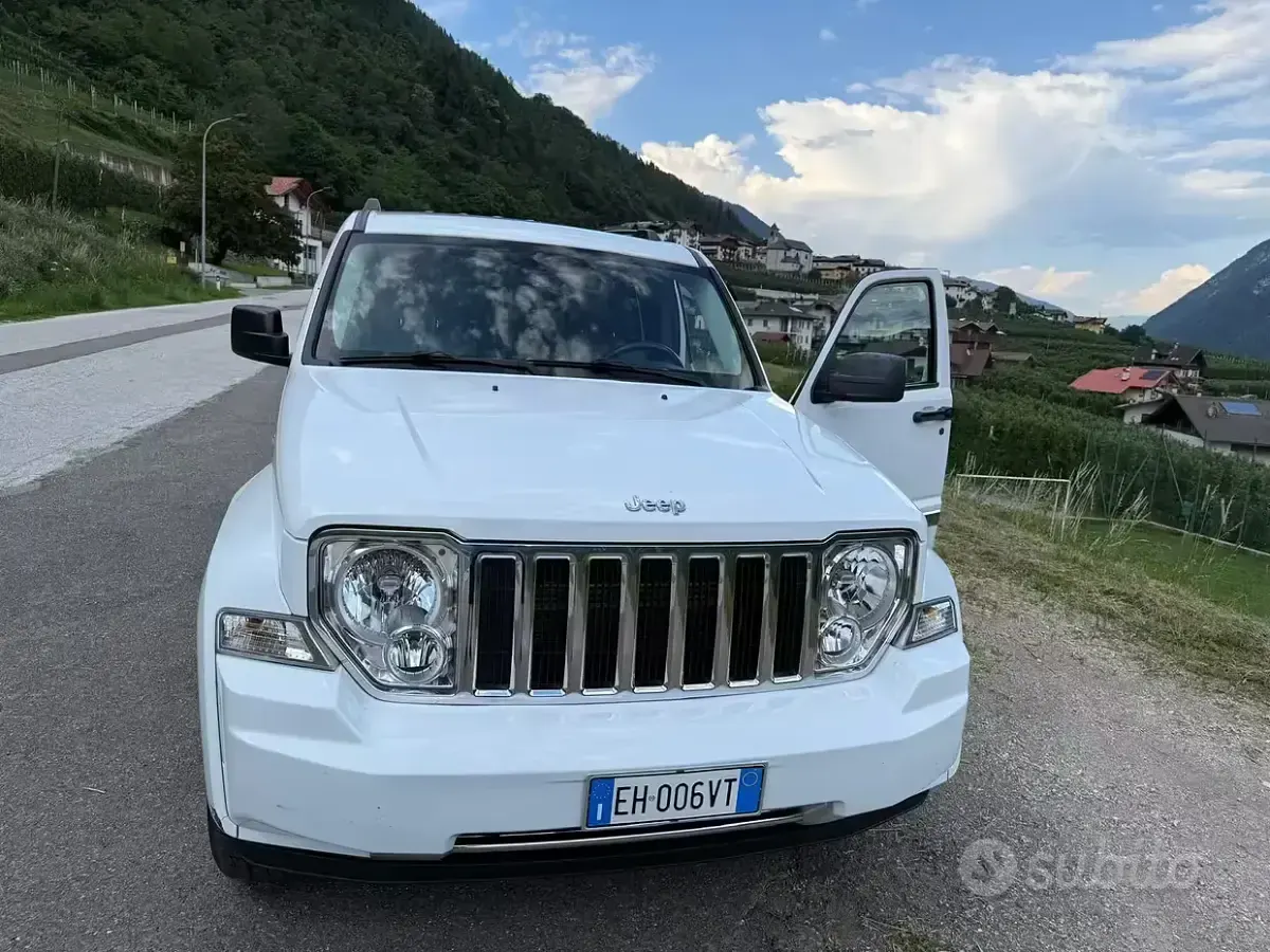 Usata Jeep Cherokee 200 CV (147 kW) 2011 Bianco SUV