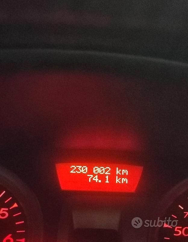 Usata Renault Clio II Luxe 100 CV (73 kW) 2009 Verde Berlina