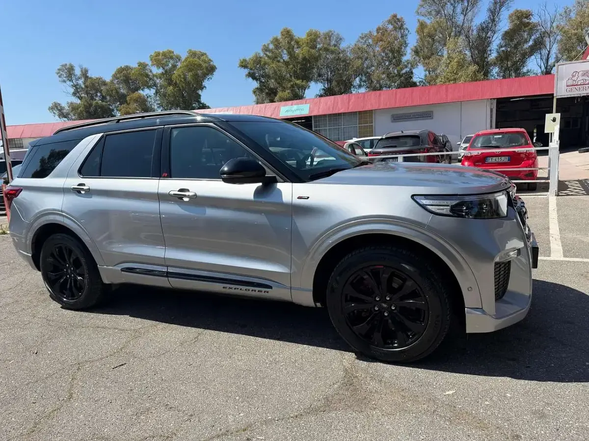 Usata Ford Explorer Platinum 363 CV (266 kW) 2022 Grigio SUV