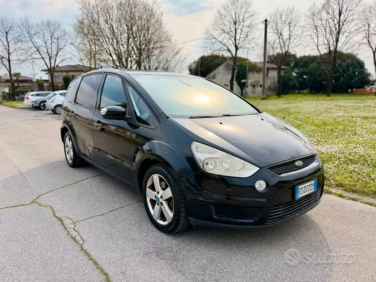 Usata Ford S-MAX Titanium 140 CV (102 kW) 2009 Bluazzurro Monovolume