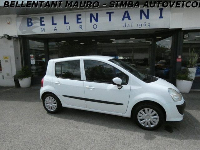 Bianco Usata 2012 Renault Modus Monovolume | 4700 € (Buon prezzo) - Immagine 1/4
