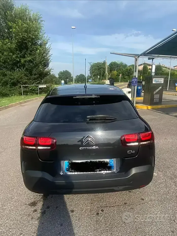 Usata Citroën C4 Shine 102 CV (75 kW) 2018 Nero Berlina