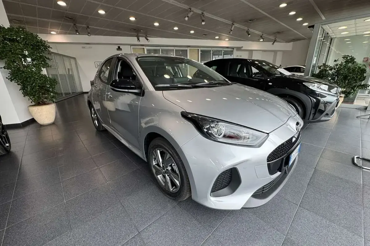 Nuova Mazda 2 Exclusive-Line 116 CV (85 kW) 2026 Argento Utilitaria