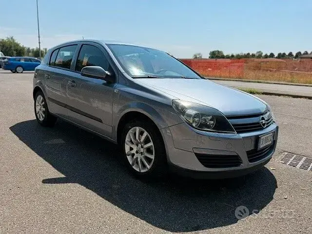 Usata Opel Astra Enjoy 90 CV (66 kW) 2004 Grigio Berlina