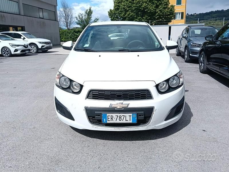 Usata Chevrolet Aveo 75 CV (55 kW) 2013 Bianco Berlina