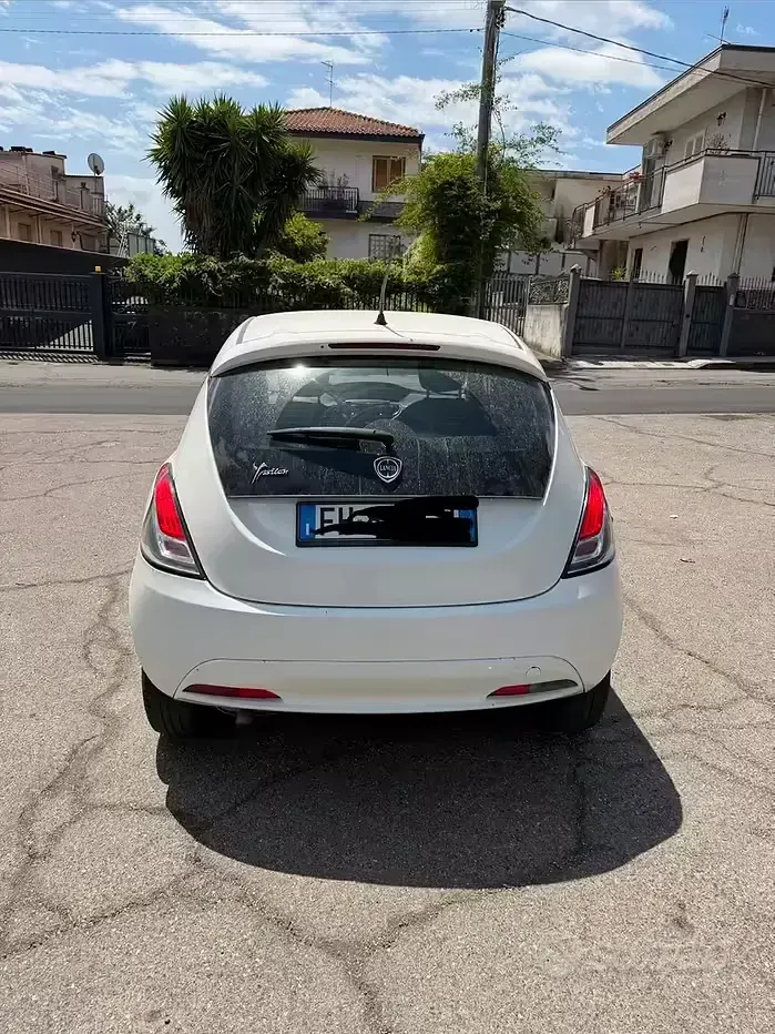 Usata Lancia Ypsilon 69 CV (50 kW) 2018 Bianco Utilitaria