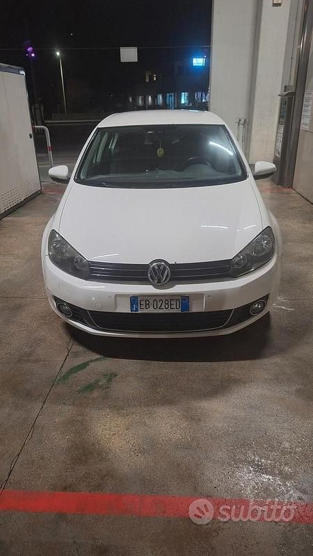 Usata VW Golf VI 140 CV (102 kW) 2010 Bianco Utilitaria