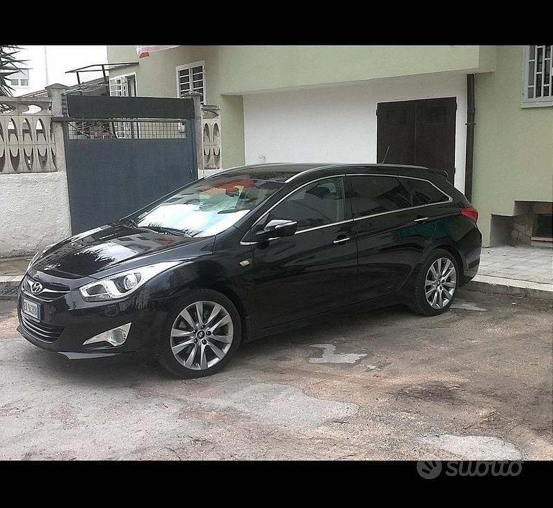 Nero Usata 2011 Hyundai i40 Station wagon | 5000 € (Buon prezzo) - Immagine 1/1
