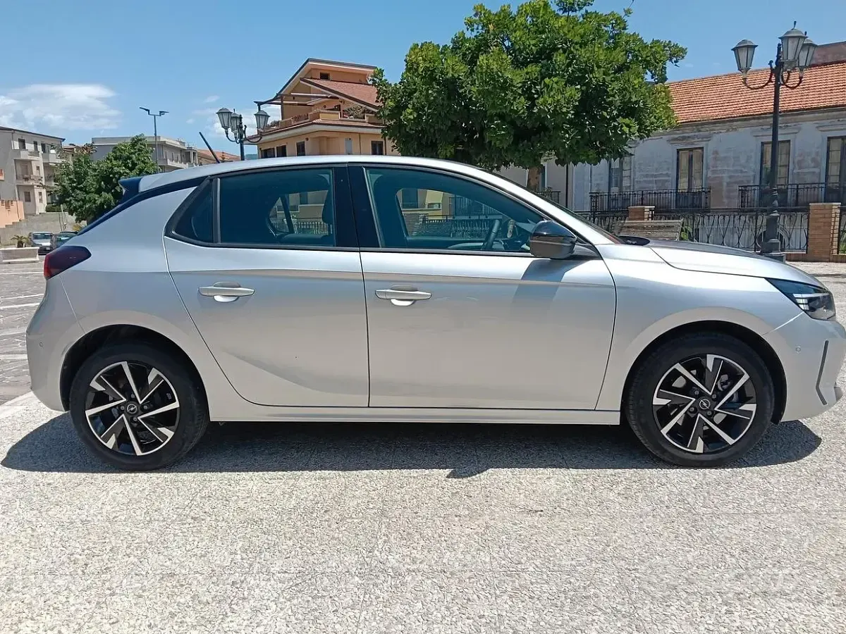 Usata Opel Corsa 101 CV (74 kW) 2025 Grigio Utilitaria