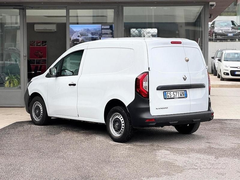Usata Renault Kangoo 102 CV (75 kW) 2024 Bianco Monovolume