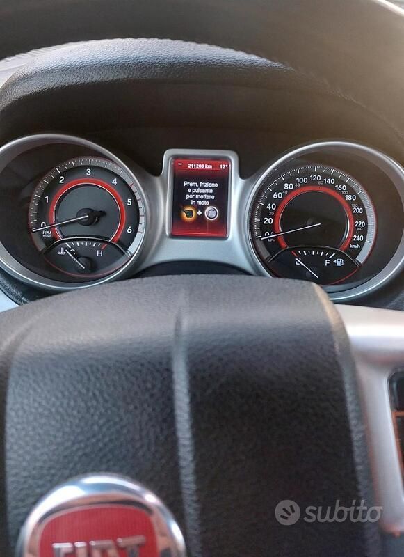 Usata Fiat Freemont Urban 140 CV (102 kW) 2011 Grigio SUV