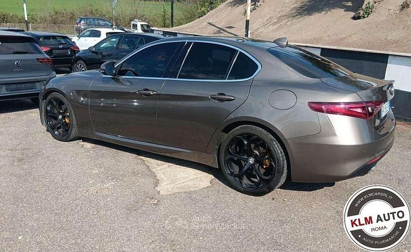 Usata Alfa Romeo Giulia Super 179 CV (131 kW) 2017 Grigio Berlina