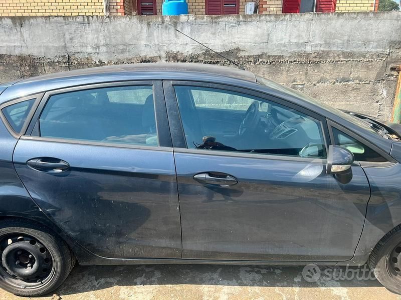 Usata Ford Fiesta 82 CV (60 kW) 2009 Grigio Utilitaria