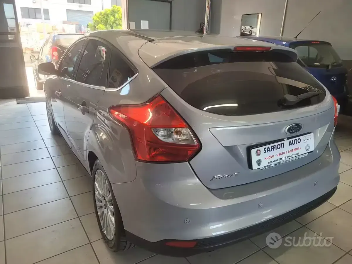 Usata Ford Focus Titanium 115 CV (84 kW) 2011 Grigio Berlina