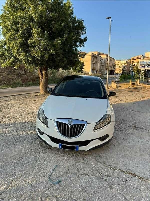 Usata Lancia Delta 165 CV (121 kW) 2009 Utilitaria