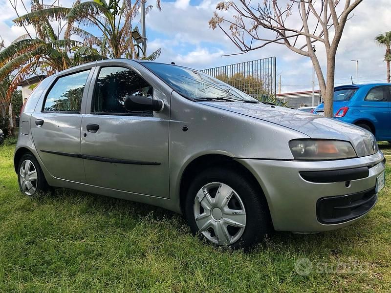 Usata Fiat Punto 80 CV (58 kW) 2002 Argento Utilitaria