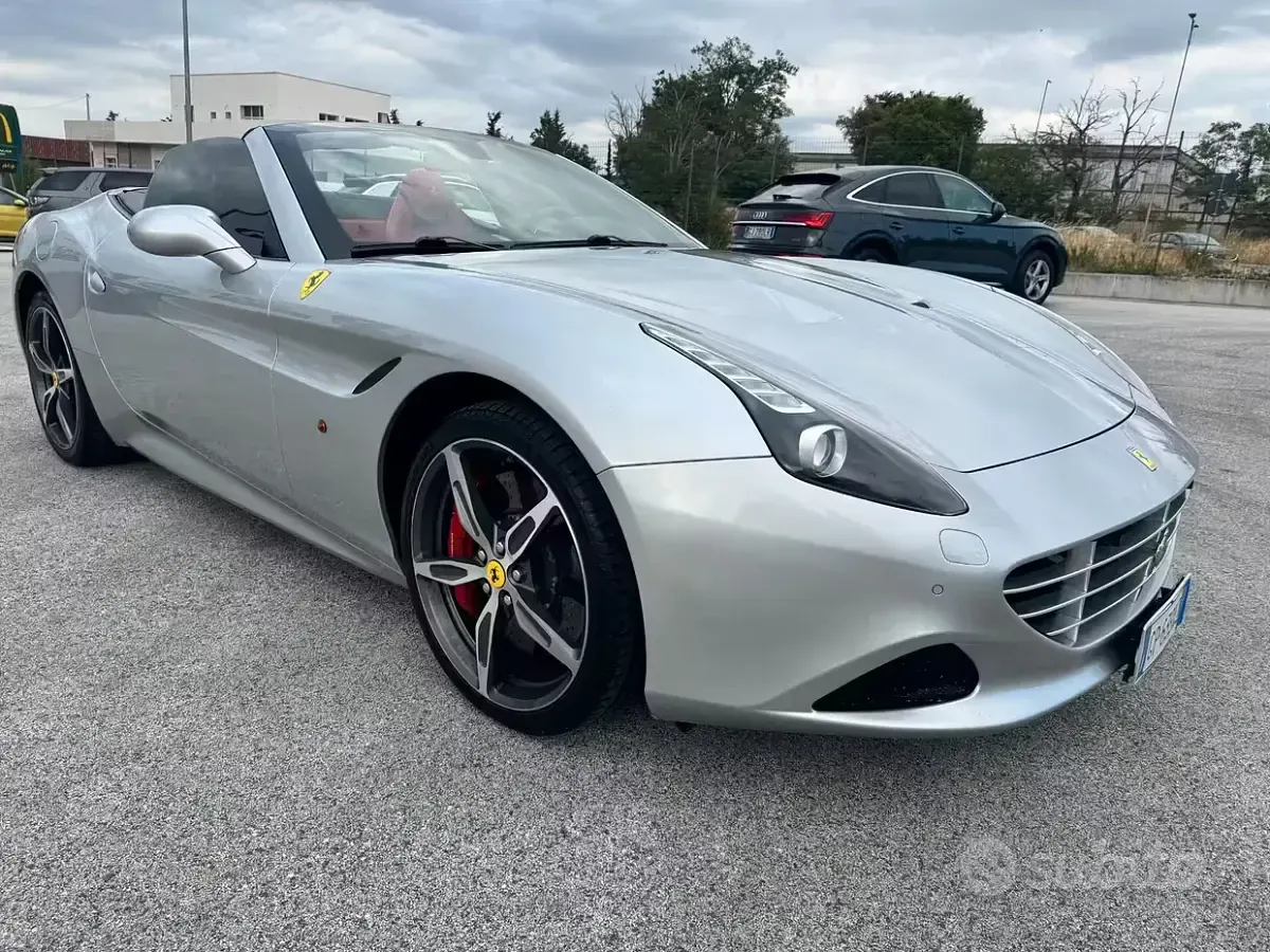 Usata Ferrari California 560 CV (411 kW) 2016 Grigio Cabrio