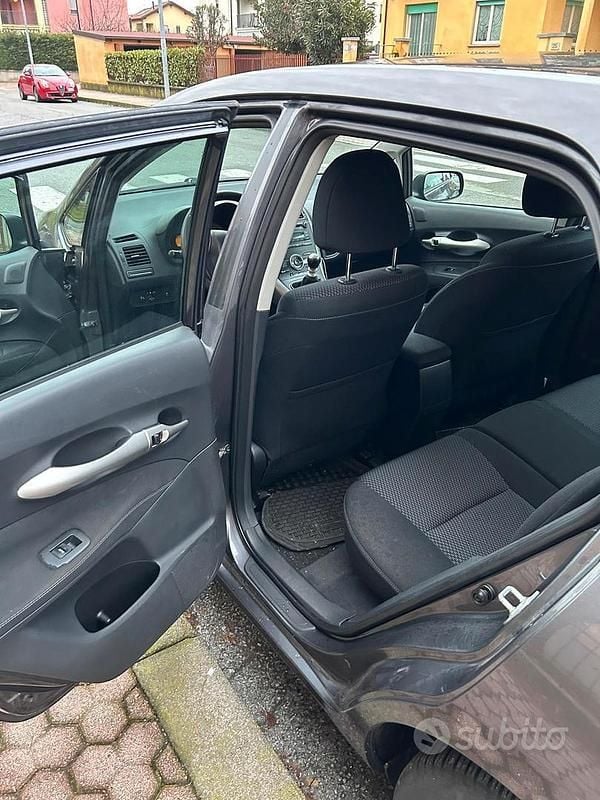 Usata Toyota Auris 2012 Grigio Berlina