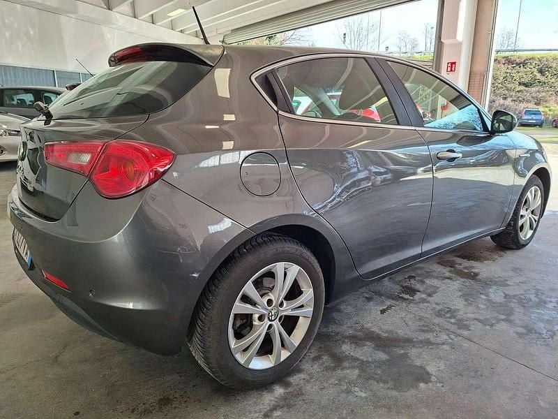 Usata Alfa Romeo Giulietta 105 CV (77 kW) 2013 Grigio Utilitaria