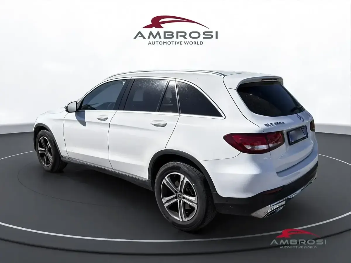 Gebraucht Mercedes GLC250 Business 204 PS (150 kW) 2019 Weiß SUV