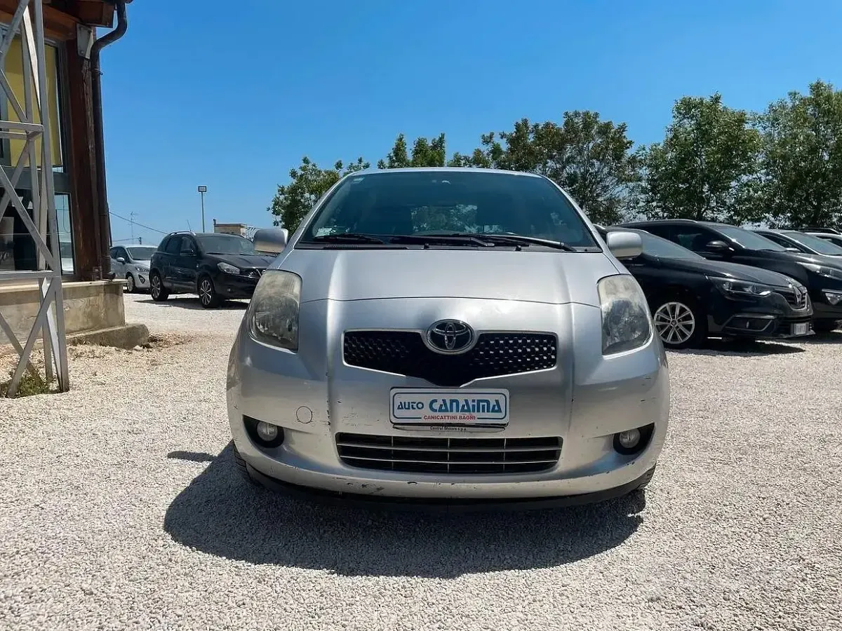 Usata Toyota Yaris 90 CV (66 kW) 2008 Grigio Utilitaria
