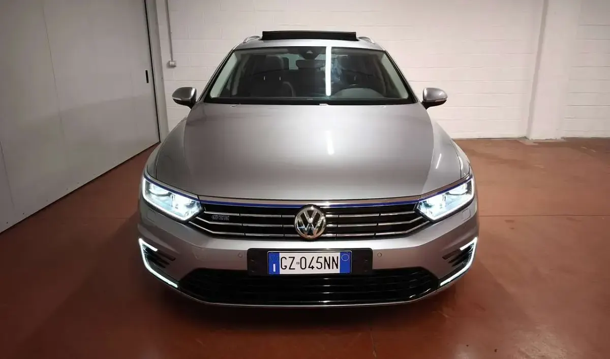 Usata VW Passat GTE 156 CV (114 kW) 2018 Grigio Station wagon