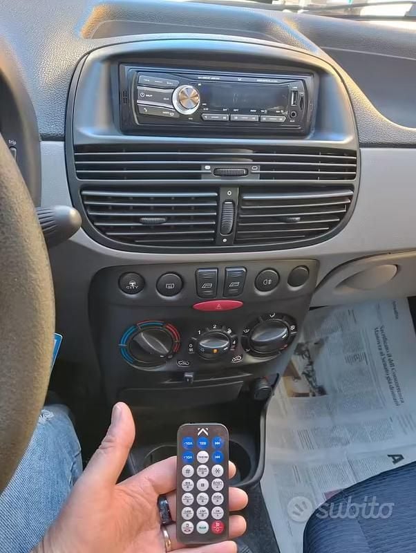 Usata Fiat Punto 60 CV (44 kW) 2000 Utilitaria