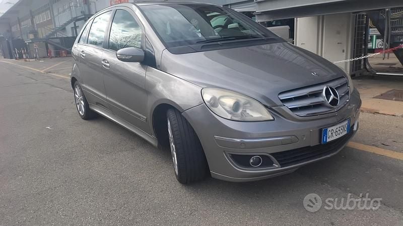 Usata Mercedes B180 109 CV (80 kW) 2007 Grigio Monovolume