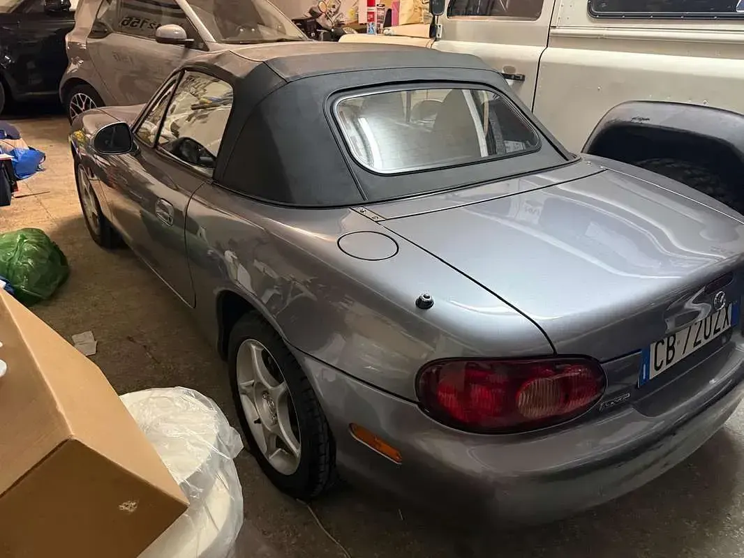 Usata Mazda MX5 110 CV (80 kW) 2002 Grigio Cabrio
