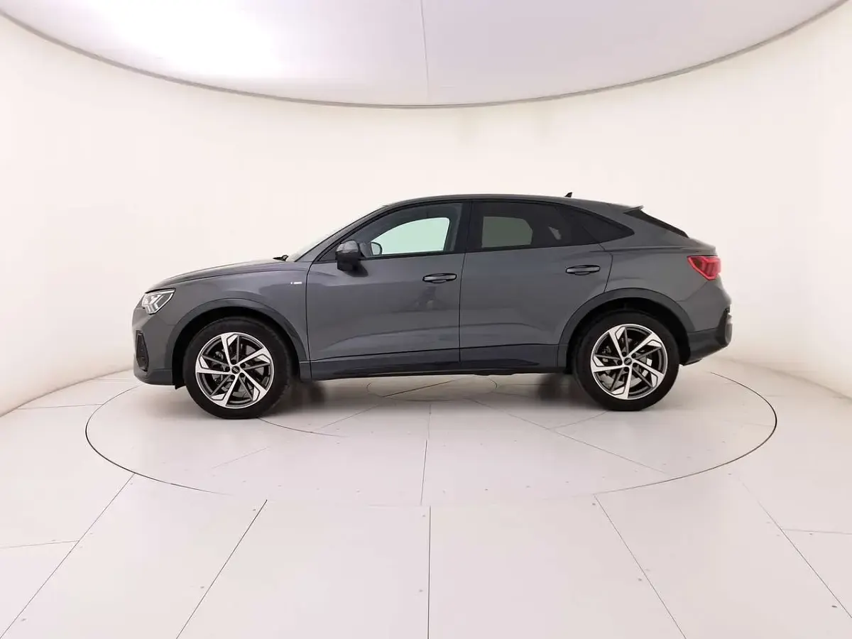 Usata Audi Q3 Sportback S-Line 193 CV (141 kW) 2025 Grigio daytona perlato SUV