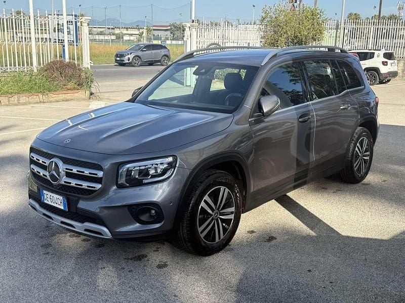 Usata Mercedes GLB180 116 CV (85 kW) 2021 Grigio SUV