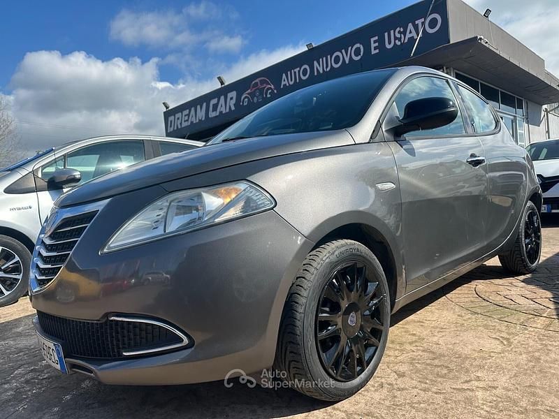Usata Lancia Ypsilon Gold 69 CV (50 kW) 2012 Nero Utilitaria