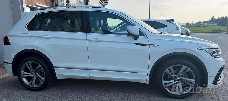 Usata VW Tiguan R-line 150 CV (110 kW) 2023 Bianco SUV