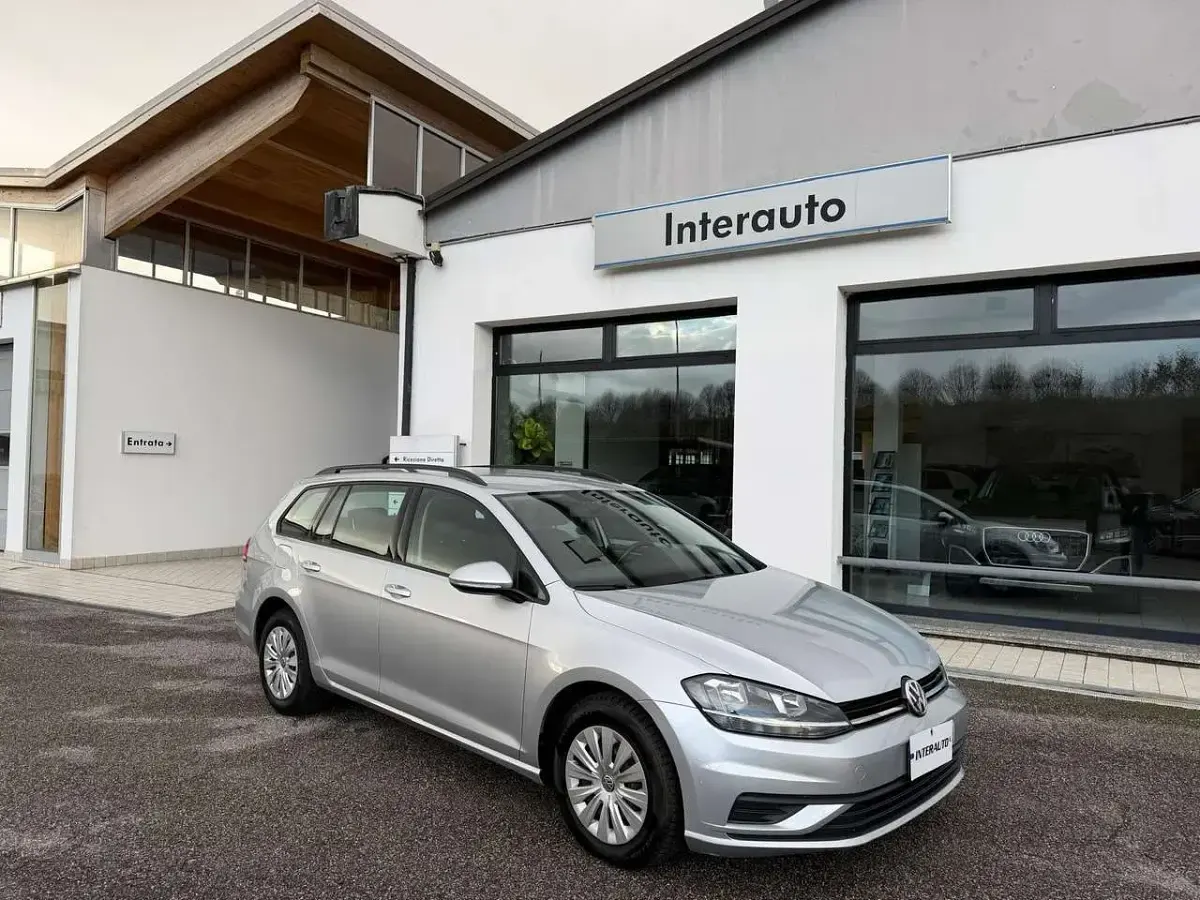 Brugt VW Golf VIII Trendline 116 HK (85 kW) 2021 Sølv Stationcar