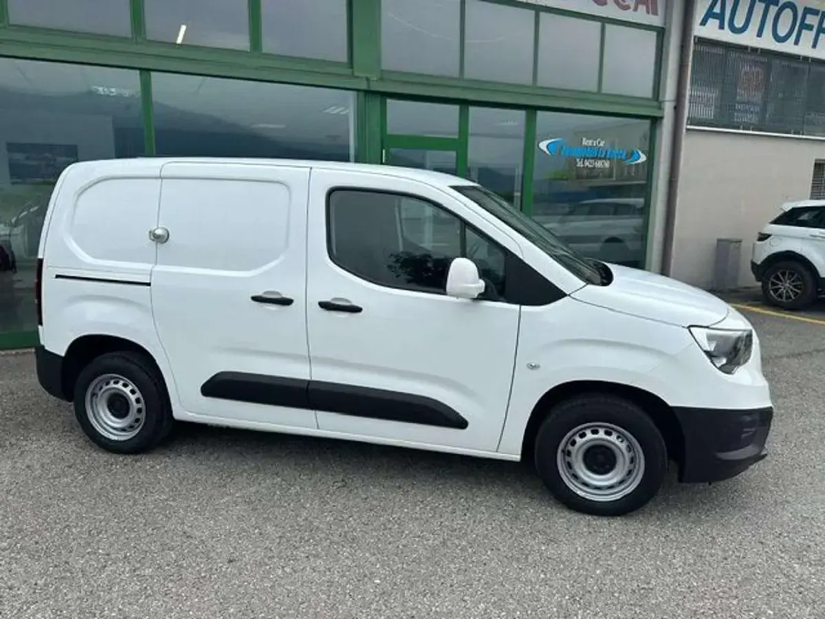 Usata Opel Combo Edition 102 CV (75 kW) 2021 Bianco Monovolume