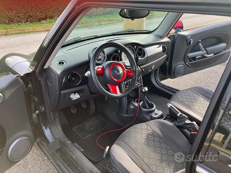Usata Mini Cooper Seven 116 CV (85 kW) 2006 Nero Utilitaria