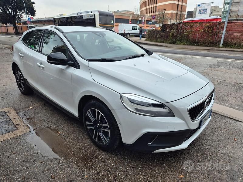 Usata Volvo V40 CC Business Edition 120 CV (88 kW) 2018 Bianco Station wagon