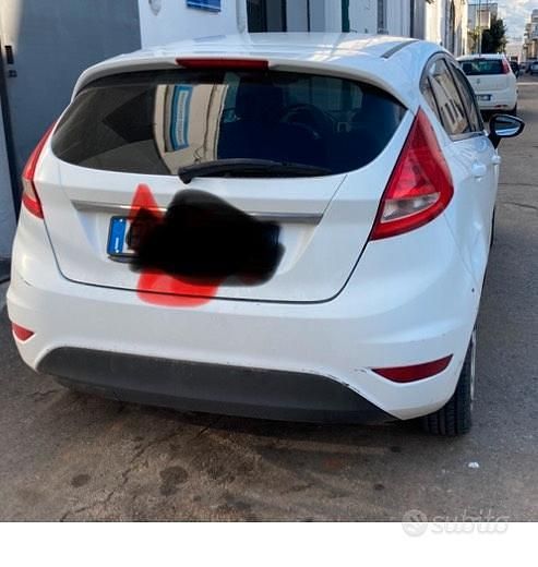 Usata Ford Fiesta Titanium 90 CV (66 kW) 2012 Bianco Utilitaria