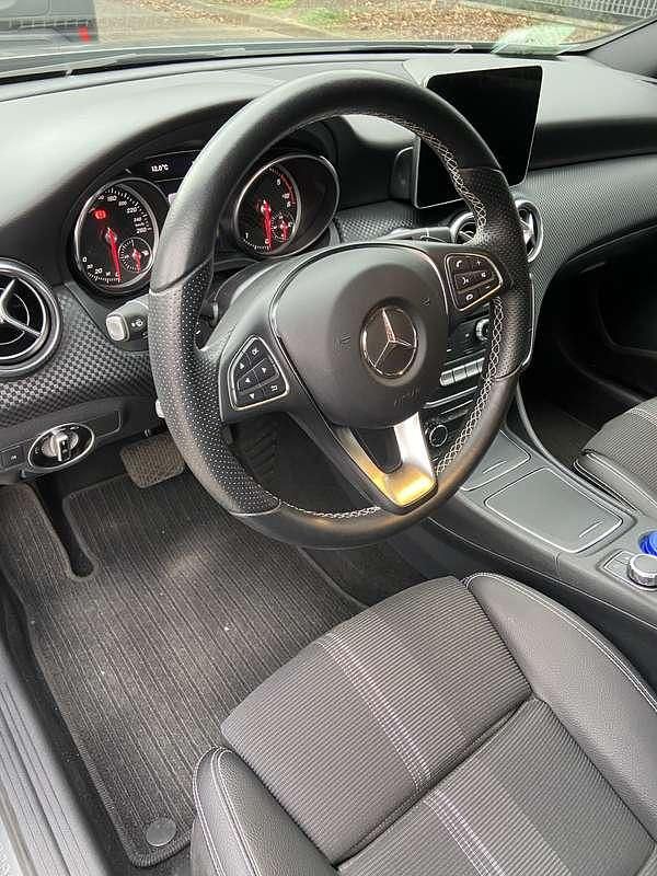 Usata Mercedes A180 Edition 109 CV (80 kW) 2017 Grigio Berlina