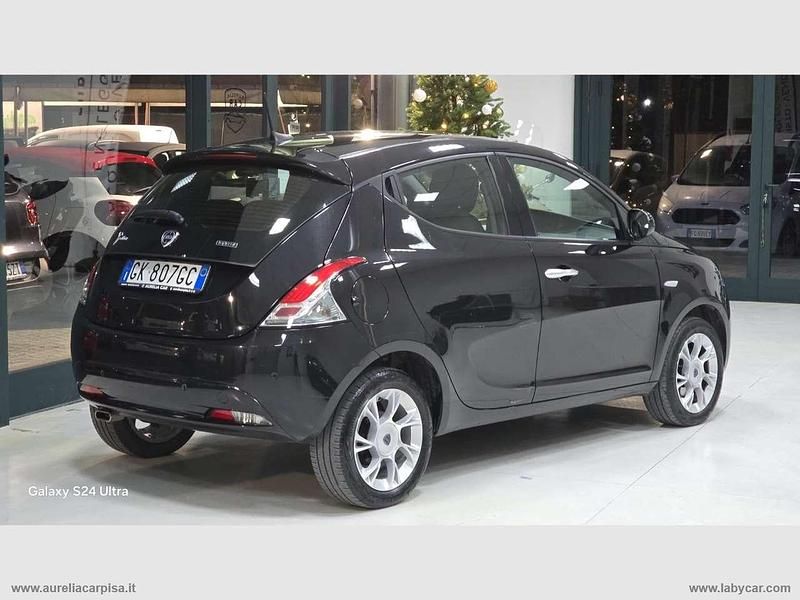 Usata Lancia Ypsilon Gold 69 CV (50 kW) 2022 Nero Utilitaria