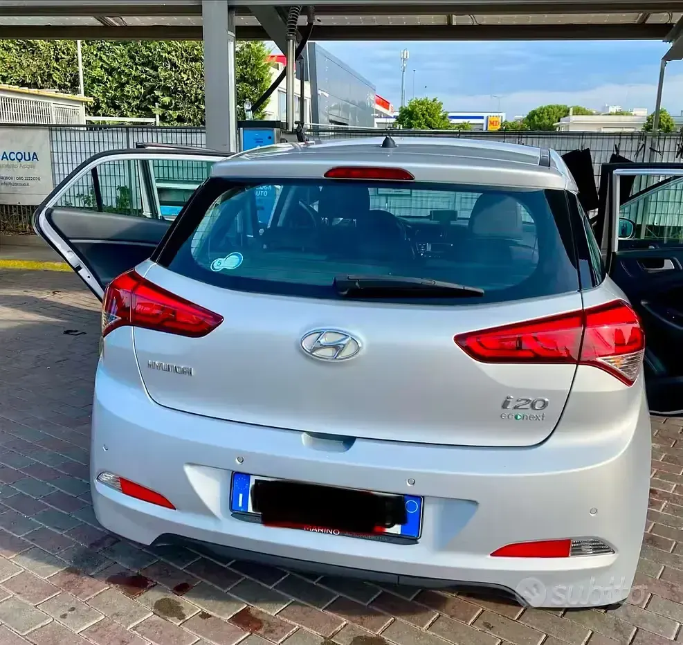 Usata Hyundai i20 75 CV (55 kW) 2017 Grigio Berlina