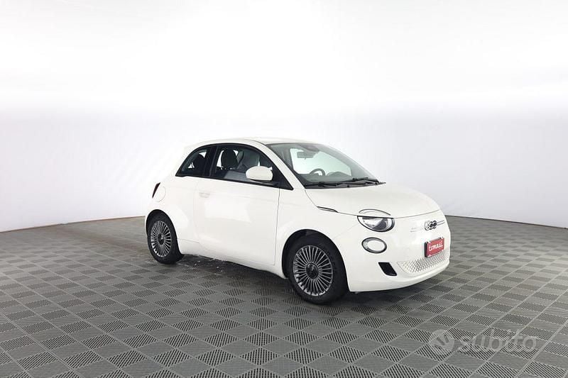 Usata Fiat 500e Icon 85 kW (116 CV) 2022 Bianco Berlina