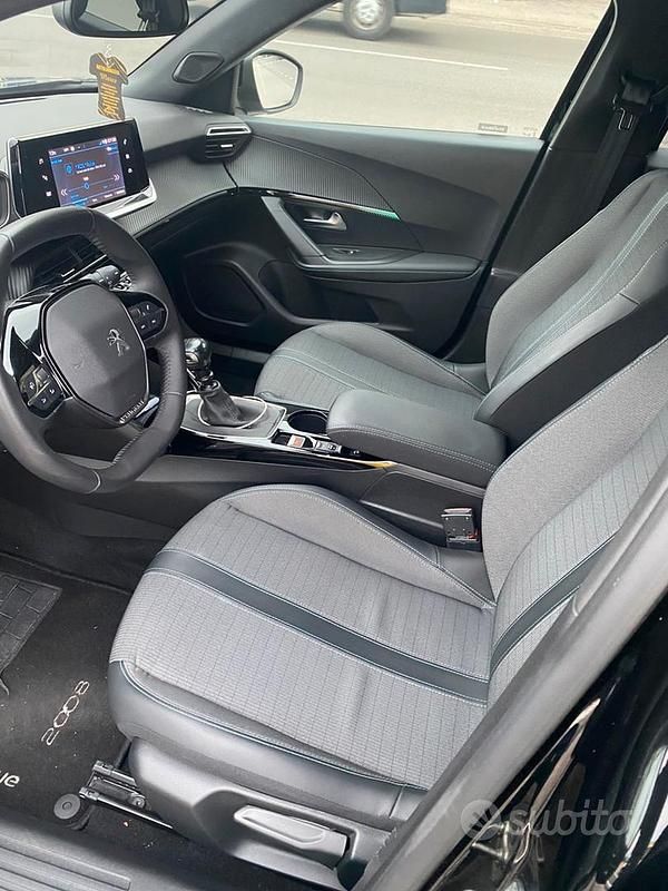 Usata Peugeot 2008 130 CV (95 kW) 2023 SUV