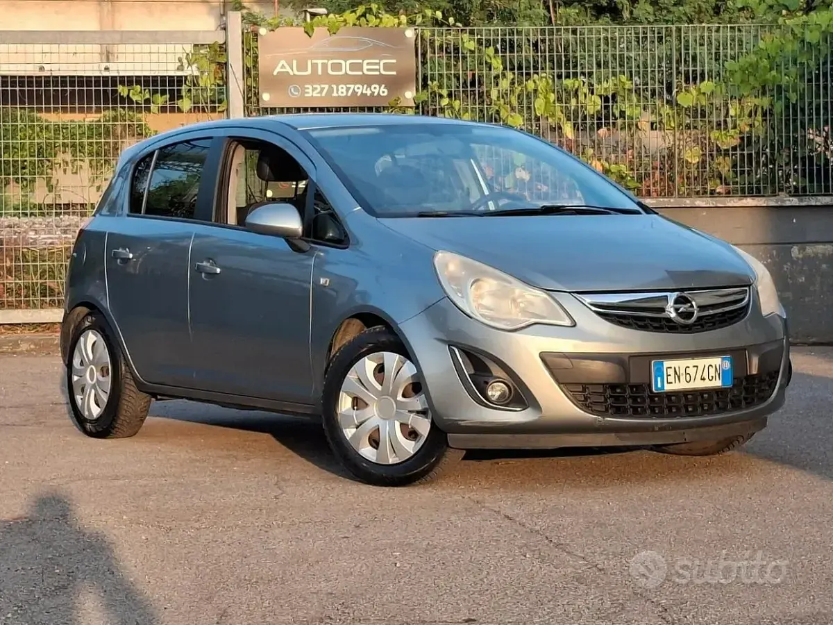Usata Opel Corsa Sport 75 CV (55 kW) 2012 Marrone Utilitaria